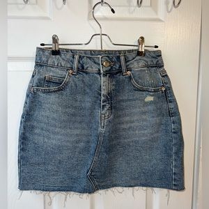 NWOT high rise denim mini skirt medium wash size 4 - true to size